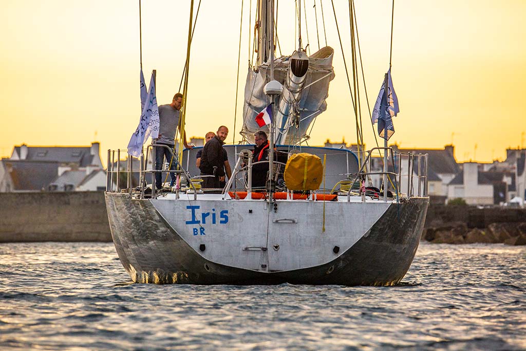 voilier Iris blue observer en mer